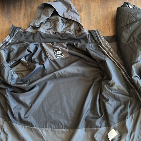 NorthFace Men’s 3 in 1 coat. Gray/Blk, Sz S, Waterproof shell detachable puffer - Picture 7 of 16